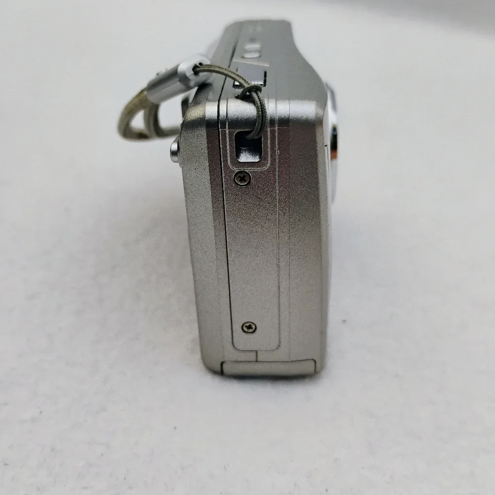 Kodak EasyShare C140 8.2MP Digital Camera - Tested - with LowePro Case